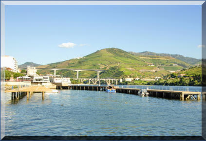 Hafen von Regua mit den viel zu hohen Anleger