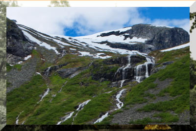 Wasserfälle am Fjord.